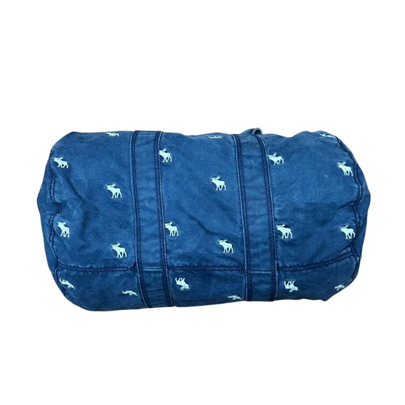 Abercrombie & Fitch Logo Duffel Bag - Picture 7 of 9